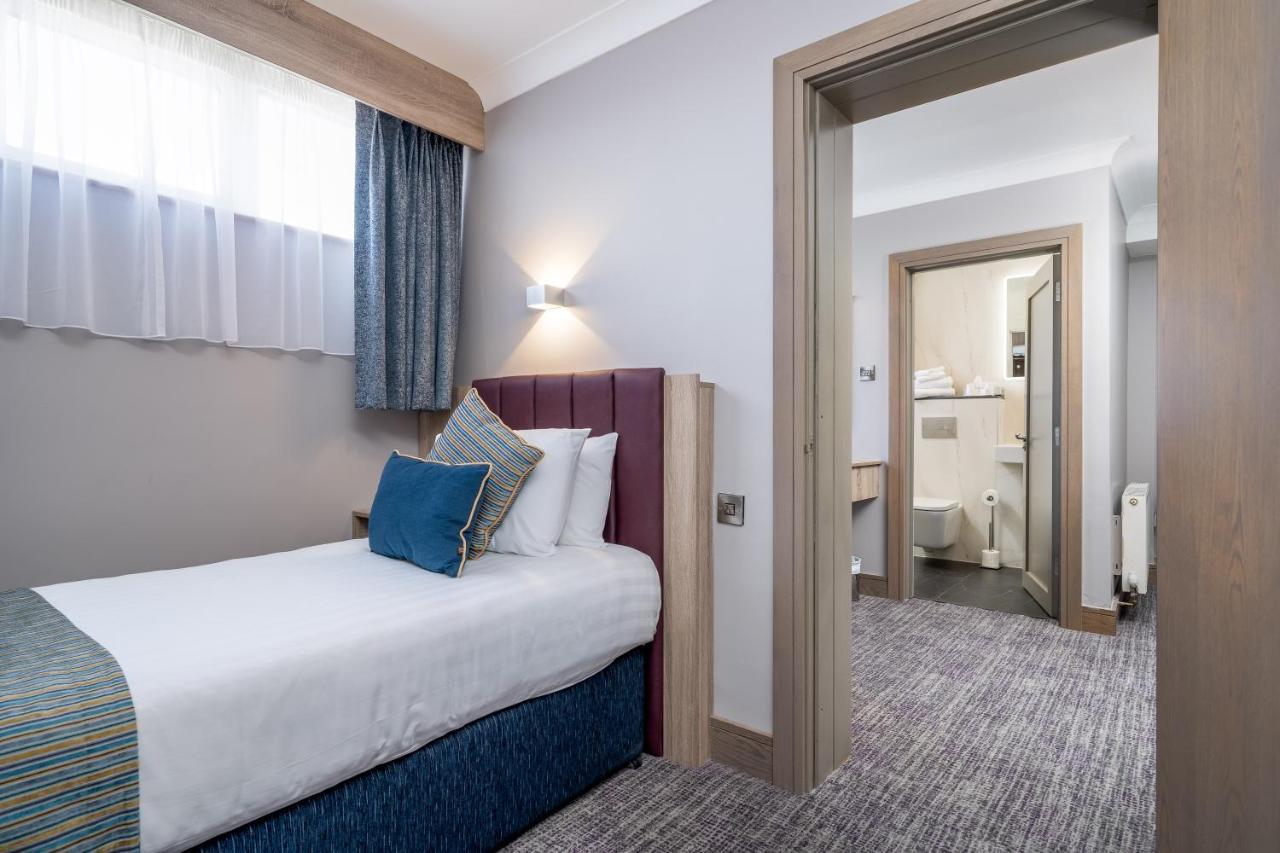 Rochestown Lodge Hotel Dun Laoghaire Exterior foto